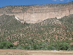 Bandelier Tuff at San Diego Canyon, New Mexico, US. The lower Otowi Member is a single massive cooling unit, while the upper Tshirege Member is composed of multiple cooling units.