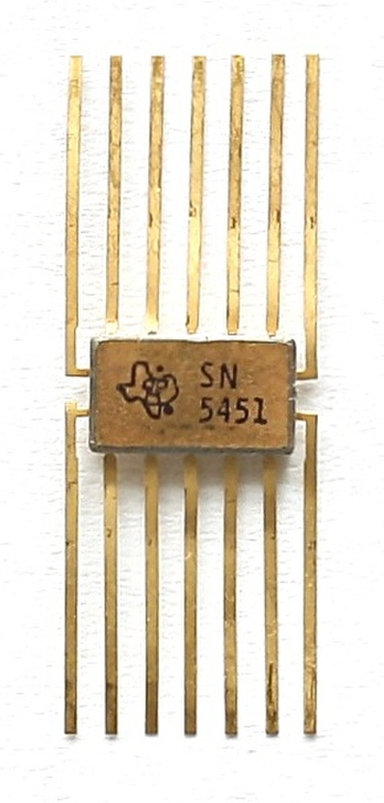 KL TI SN5451 Logic IC (cropped).jpg